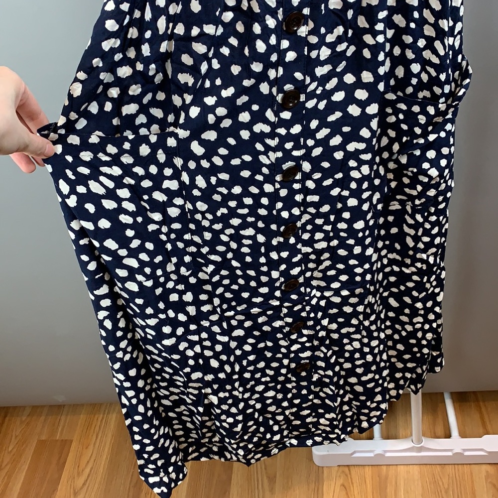 Light, airy button down summer dress - Picture 5 of 12